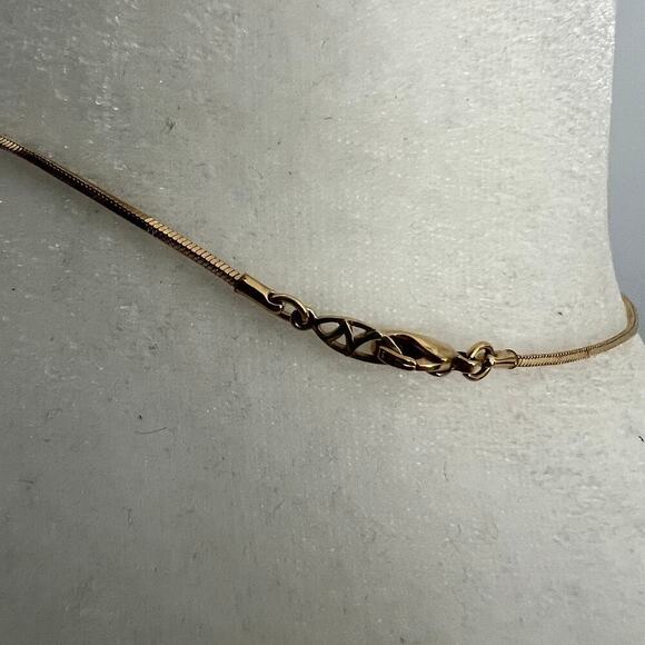 Rhinestone studded circle pendant on gold tone chain - Nadri? - Picture 8 of 8